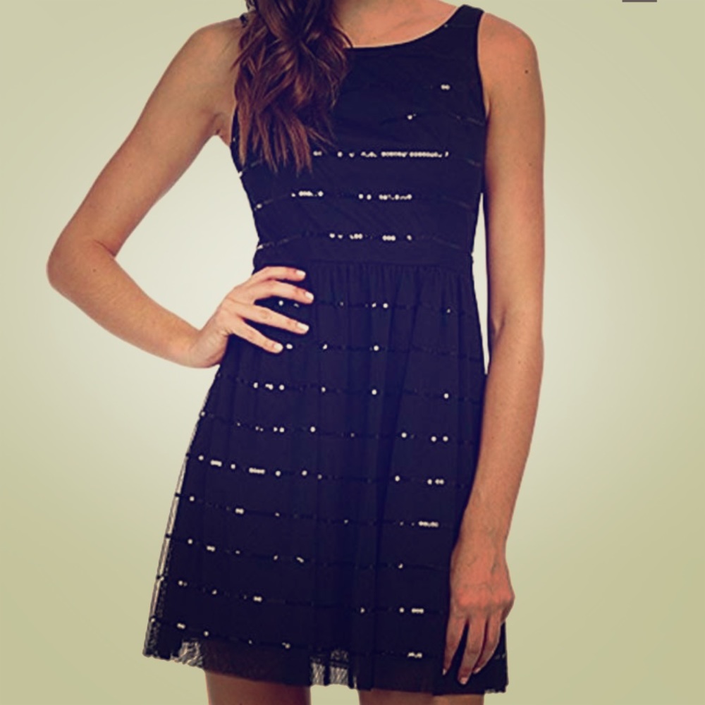 Jessica Simpson black dress